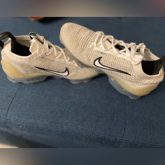 Authentic Nike Air VaporMax 2021 FK
Size 4 youth but can fit womans too - Picture 3 of 4